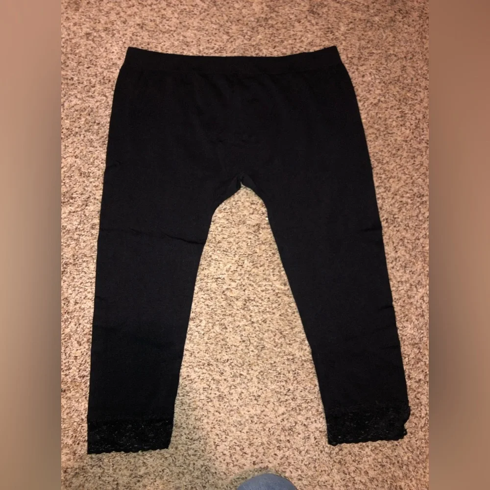 Capri leggings with lace trim - Picture 2 of 6